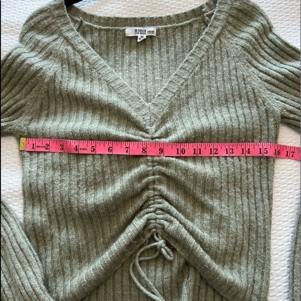 BB DAKOTA BY STEVE MADDEN Make It Short Sweater Size M - Picture 11 of 16
